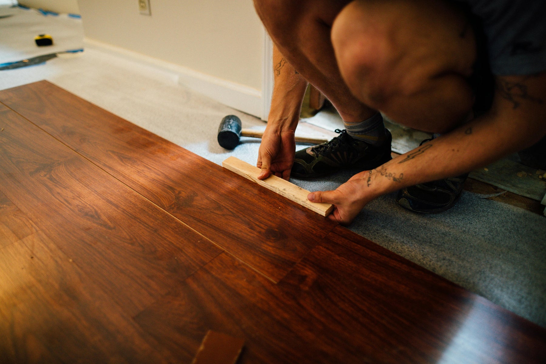 5 Best Flooring with Wood Paneling: 2023 Trends - The Panel Hub