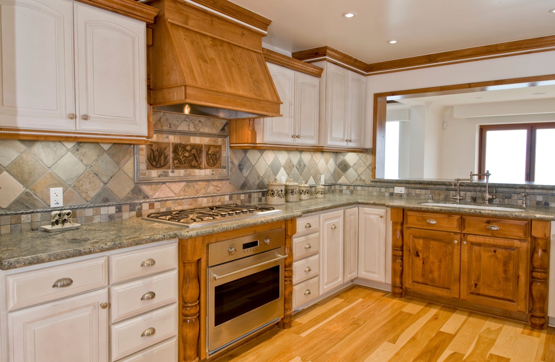 The Perfect Palette: 7 Colors That Go With Golden Oak Wood - The Panel Hub
