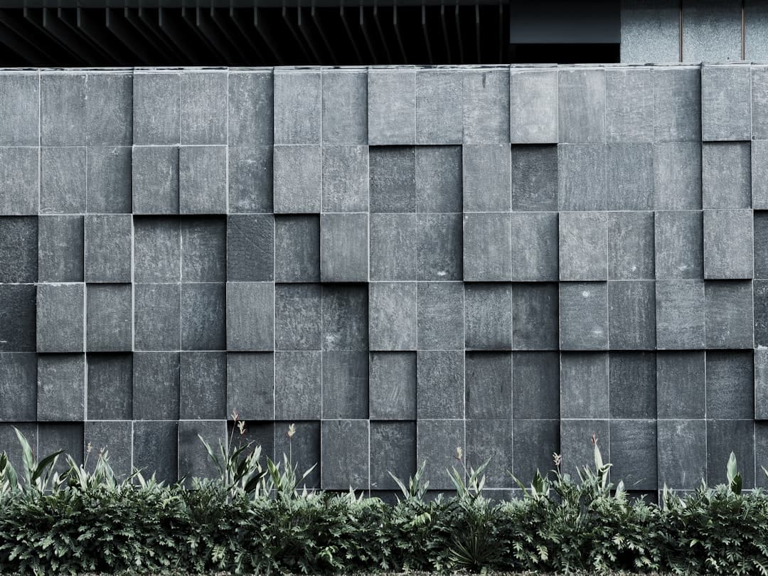 Why a Geometric Feature Wall Works