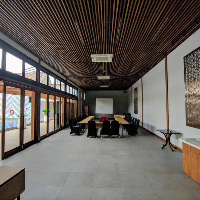 Cafe Interior Wall Paneling: How to Design a Space People Want to Stay In