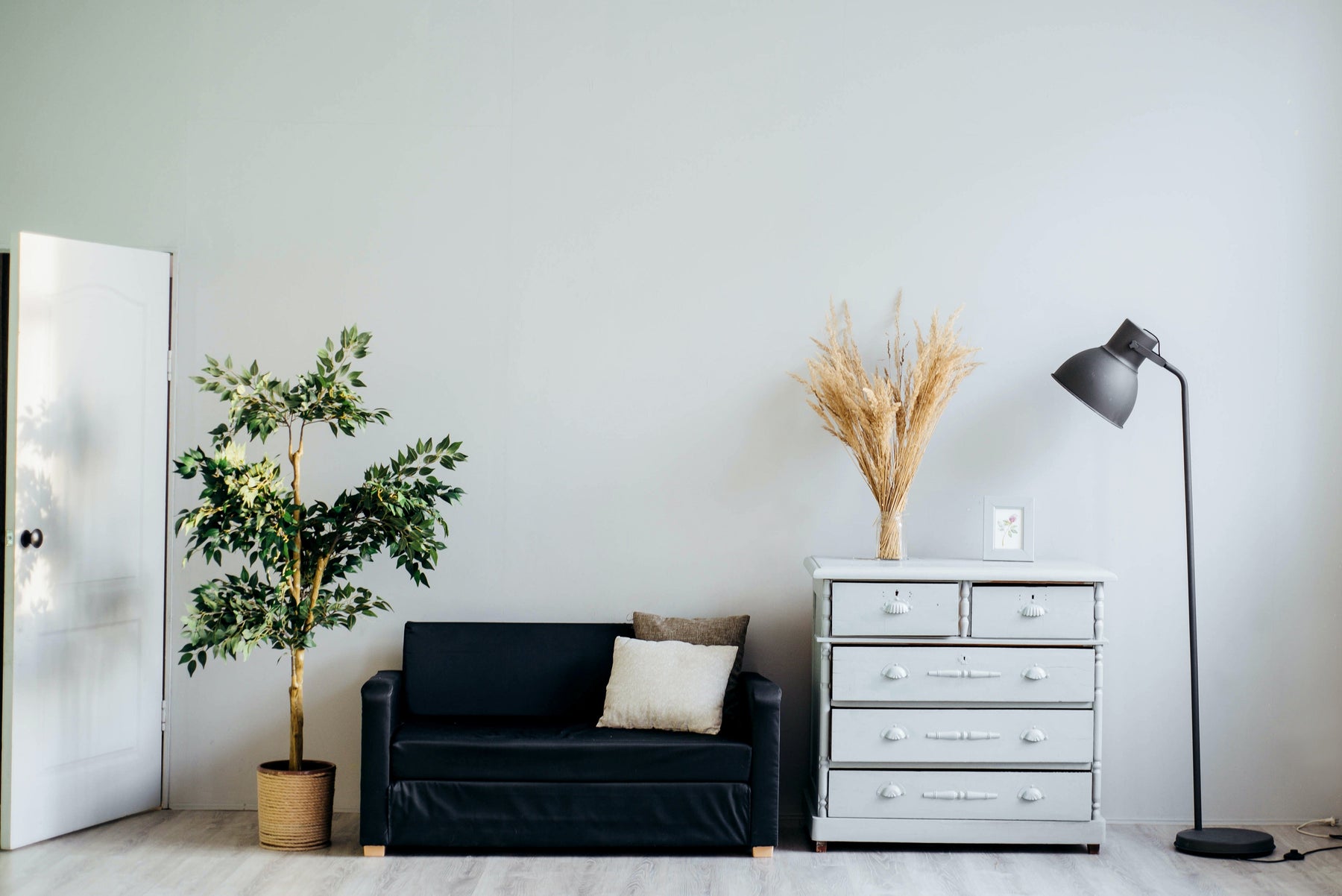 How to Style Floor Lamps for Elegant Living Spaces - The Panel Hub