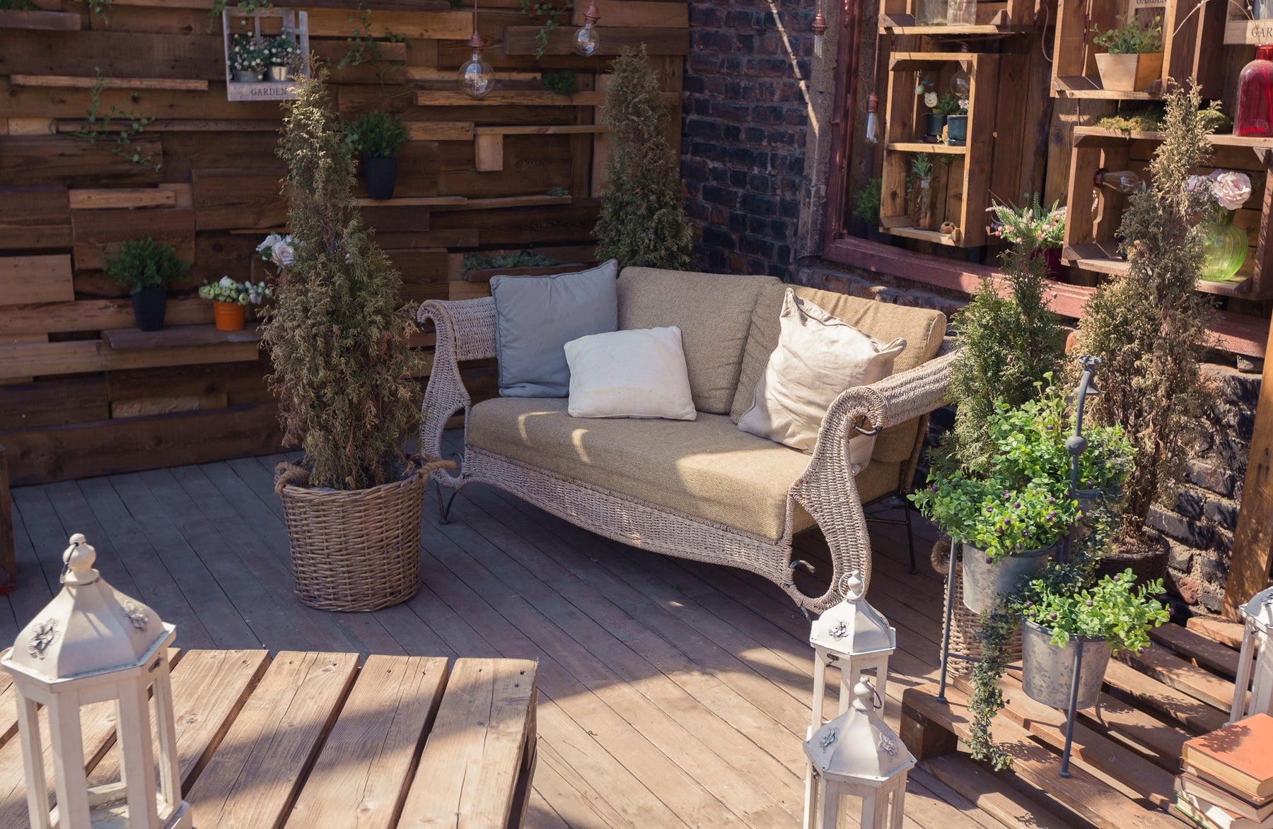 Spring Sale 2024 Essential Tips for Your Outdoor Decor - The Panel Hub